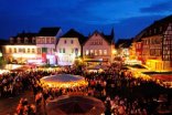 Winzerfest auf dem Marktplatz bei Nacht
