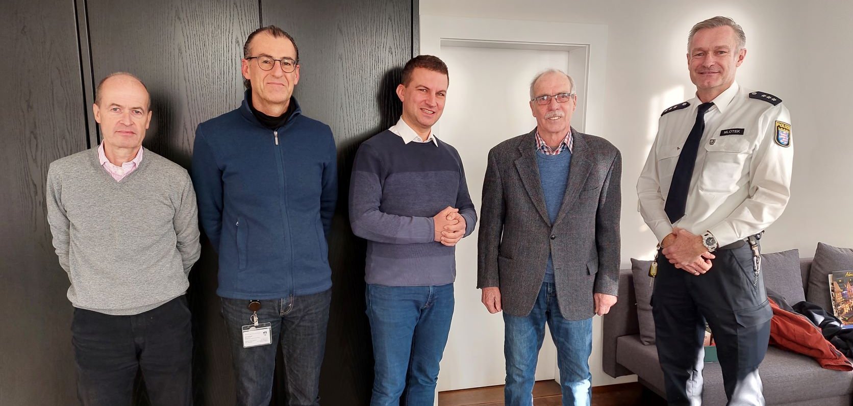 Verabschiedung FPolD Huber (v.l.: Bernhard Müller, Uwe Schmidt, BGM René Kirch, Richard Huber, Polizeihauptkommissar Thorsten Mlotek