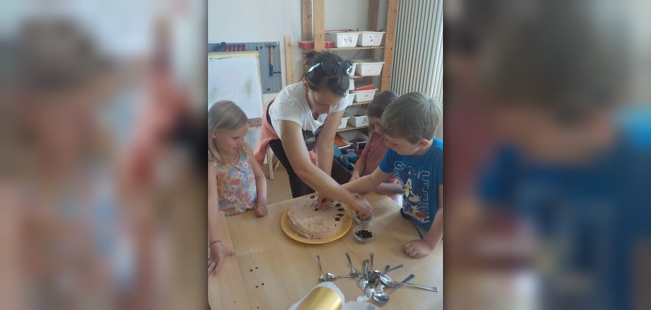 Mokkatorte backen im Haus der Kinder