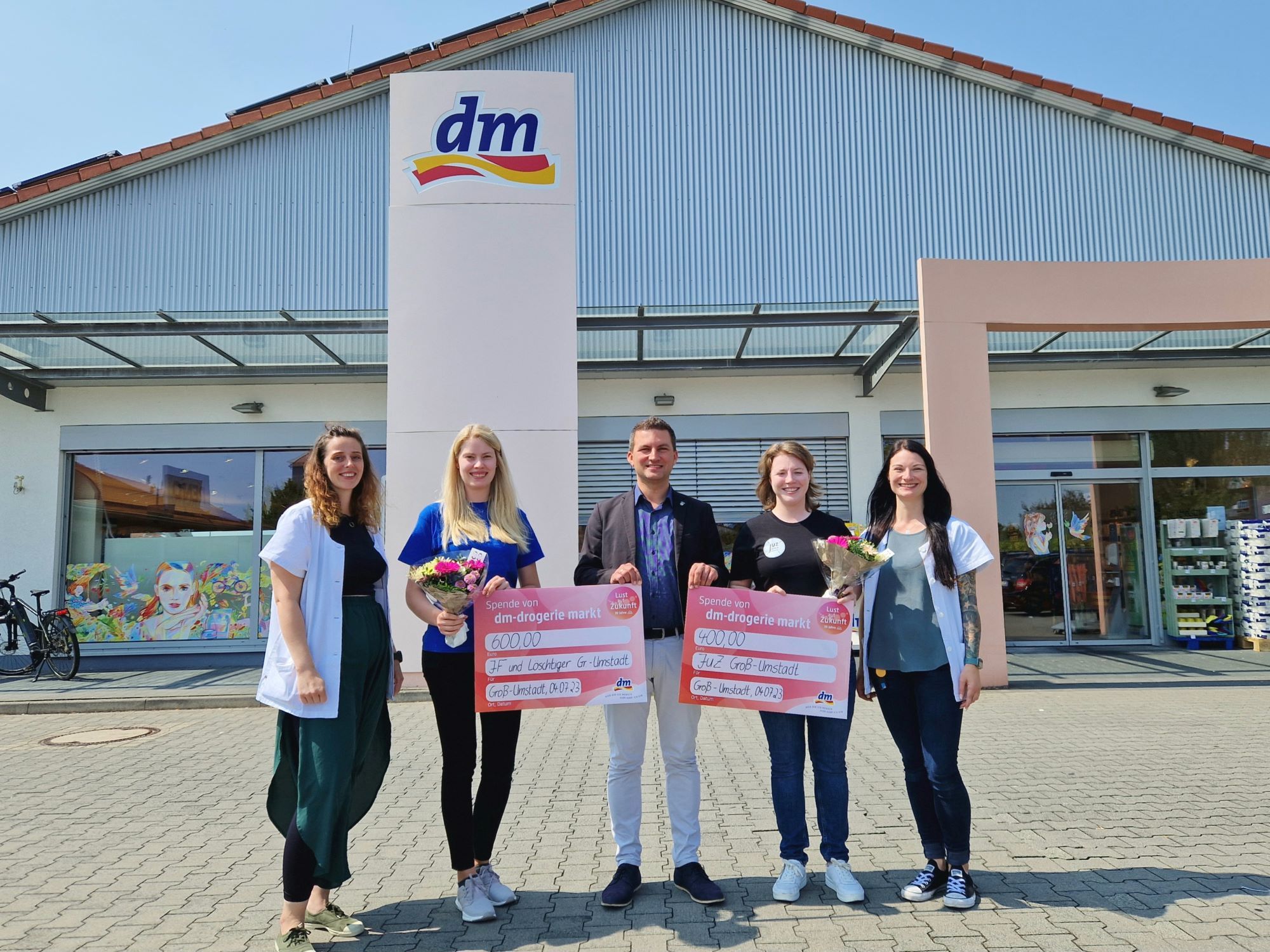 von links: Stefanie Schlarb, Ariane Neumann (JF), Bürgermeister René Kirch, Laura Buchner (JUZ) und  Melanie Santangelo