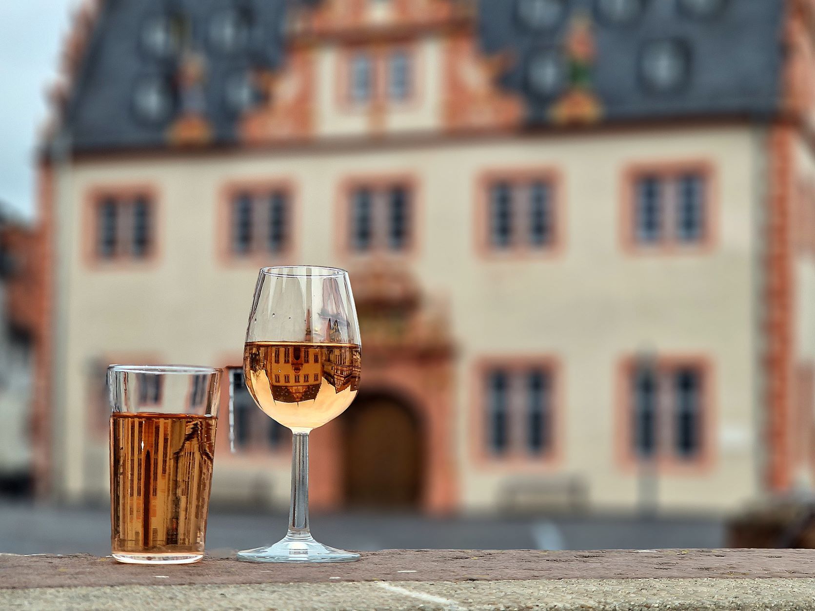 Winzerfestgläschen vor dem Rathaus