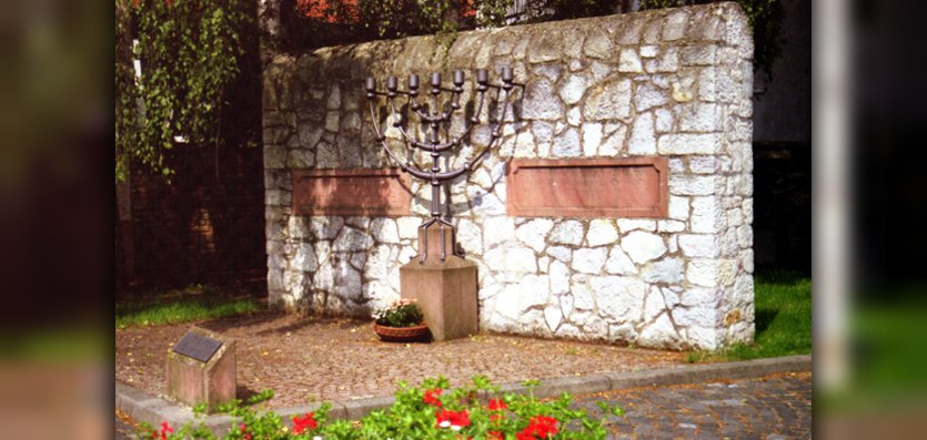 Menora Ehrenmal am Platz der alten Synagoge
