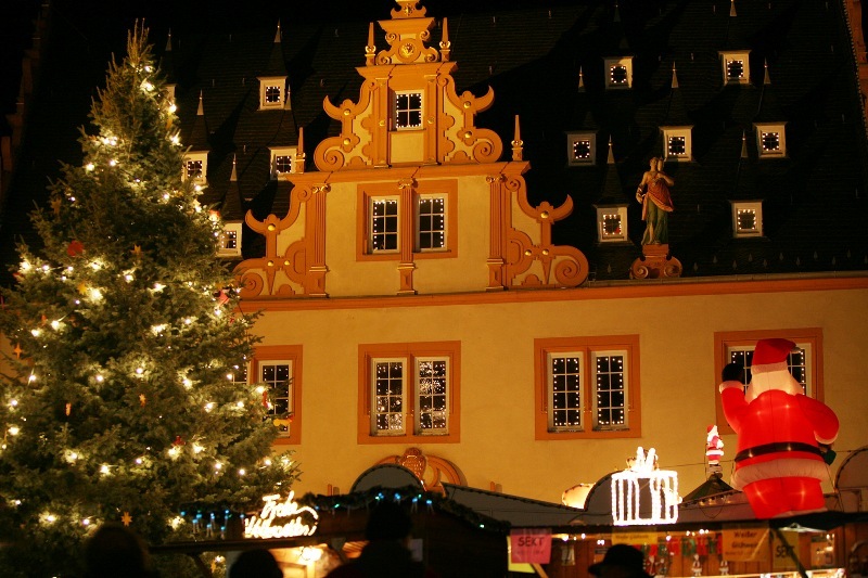Weihnachtsmarkt auf dem Marktplatz in Groß-Umstadt