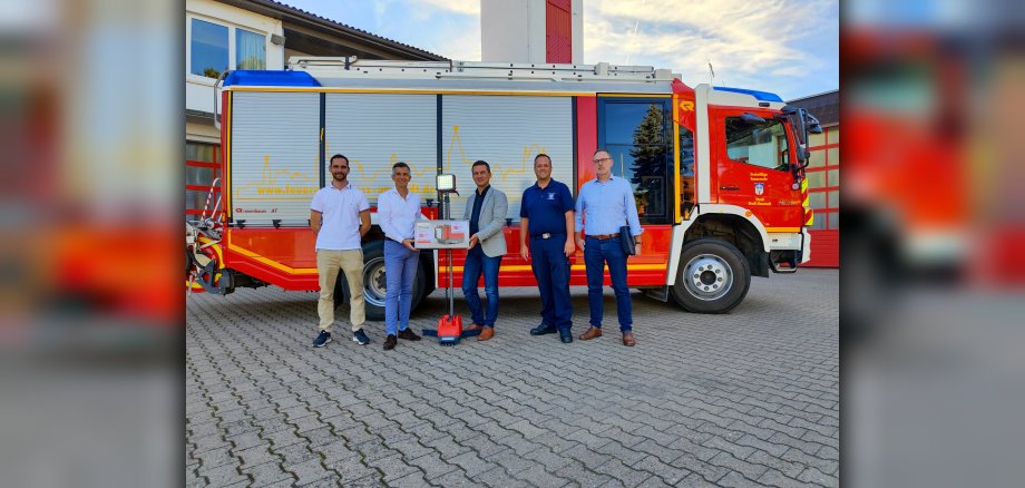 Übergabe der LED-Anlage an die Feuerwehr Groß-Umstadt