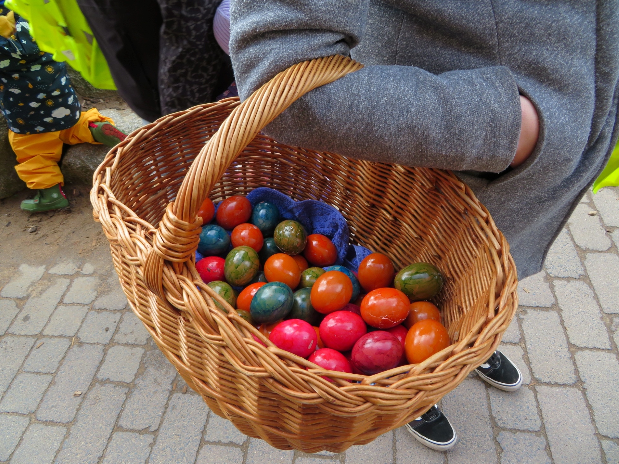 Ostereiersuche in der Seniorenwohnanlage