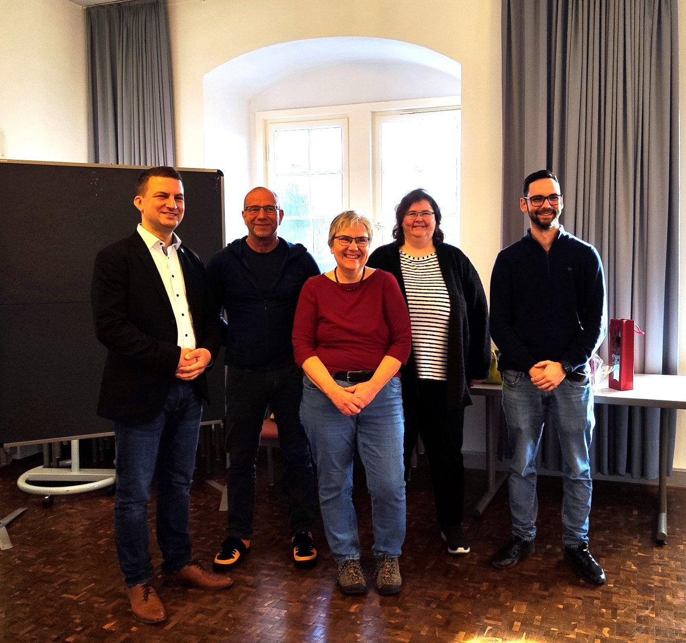 v. l. n. r. Bürgermeister René Kirch, Personalrat Uwe Rau, Personalrätin Christiane Lautenschläger, Personalrätin Barbara Schumacher, Personalrat Dennis Kotzian