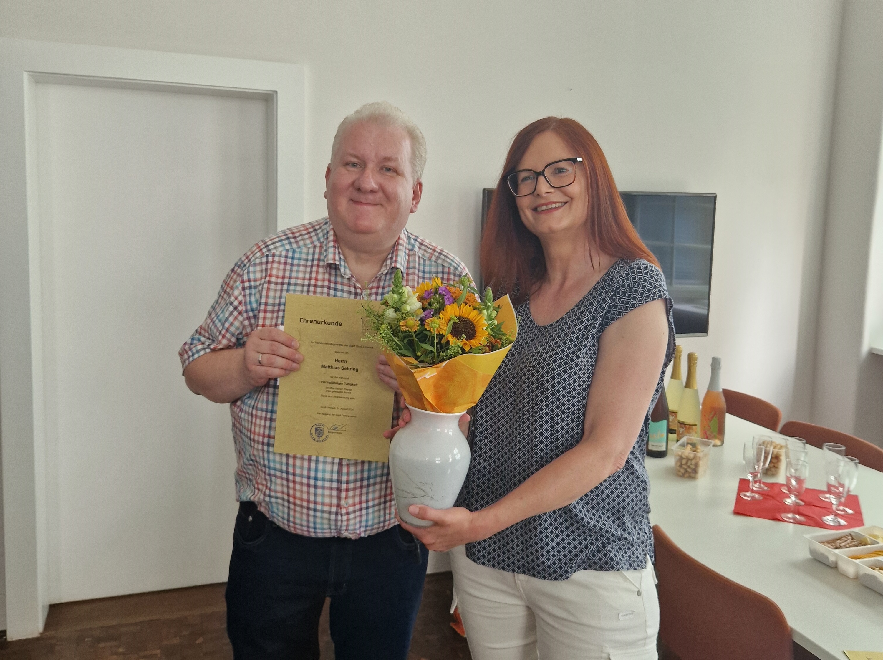 Jubilar Matthias Sehring und Erste Stadträtin Miriam Mohr