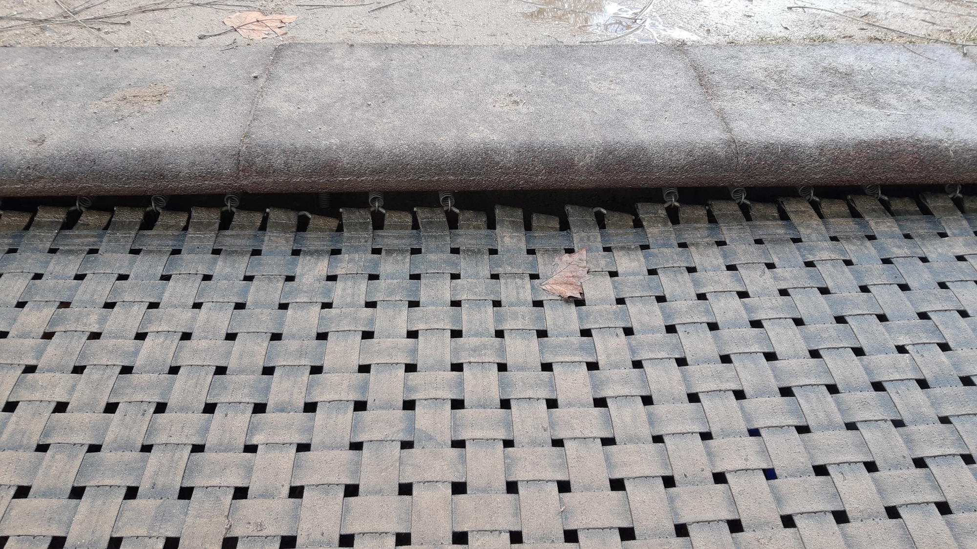 Beschädigtes Trampolin