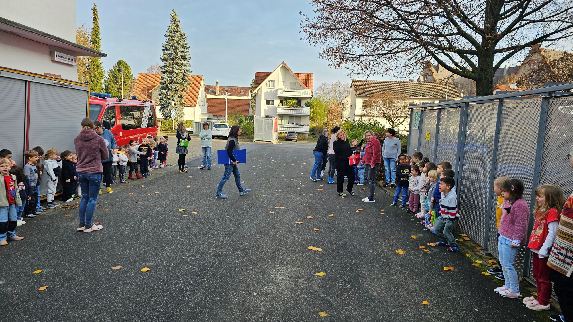 Kinder des KIZ-Pestalozzischule bei der Brandschutzübung
