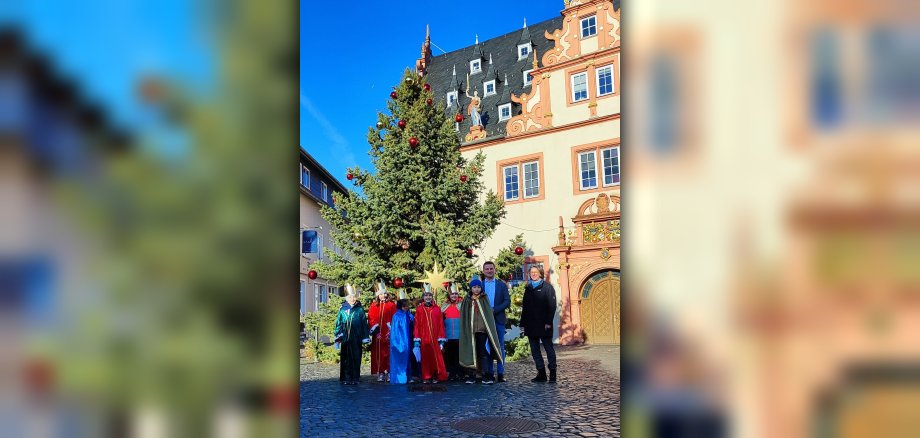 Sternsinger vor dem Rathaus