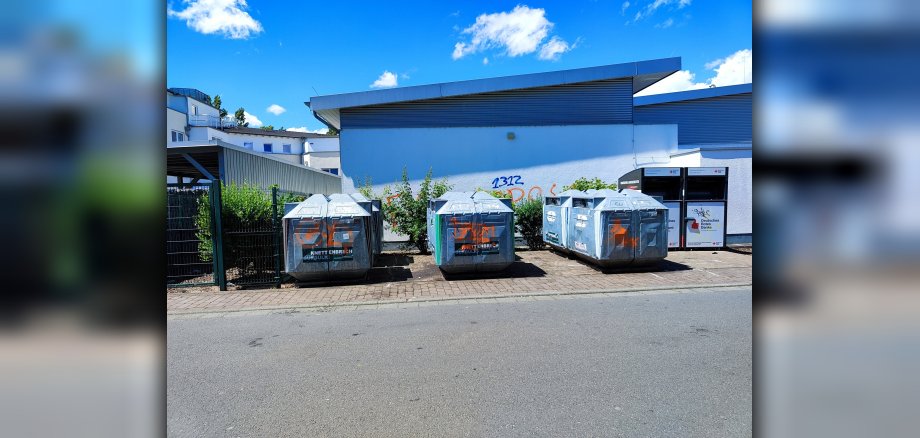 Altglascontainer am REWE Markt in Groß-Umstadt