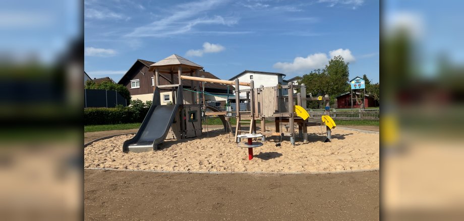 Spielplatz in Kleestadt mit neuer Gerätekombination