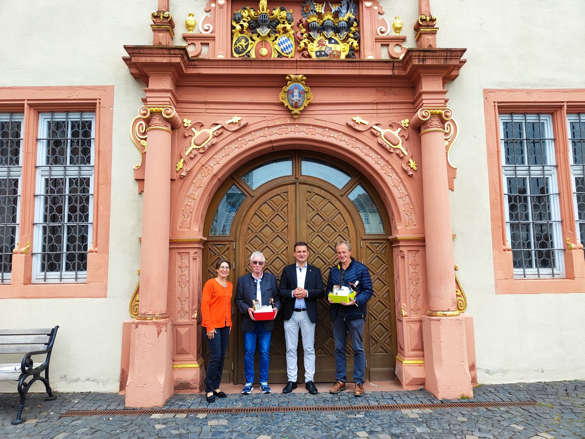 v. l. n. r. Natalie Frank, Mitarbeiterin für Tourismus,  Ernst Forschler, Gästeführer, Bürgermeister René Kirch, Norbert Kottmann, Gästeführer