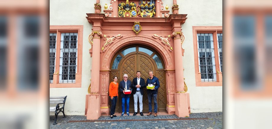 v. l. n. r. Natalie Frank, Mitarbeiterin für Tourismus,  Ernst Forschler, Gästeführer, Bürgermeister René Kirch, Norbert Kottmann, Gästeführer