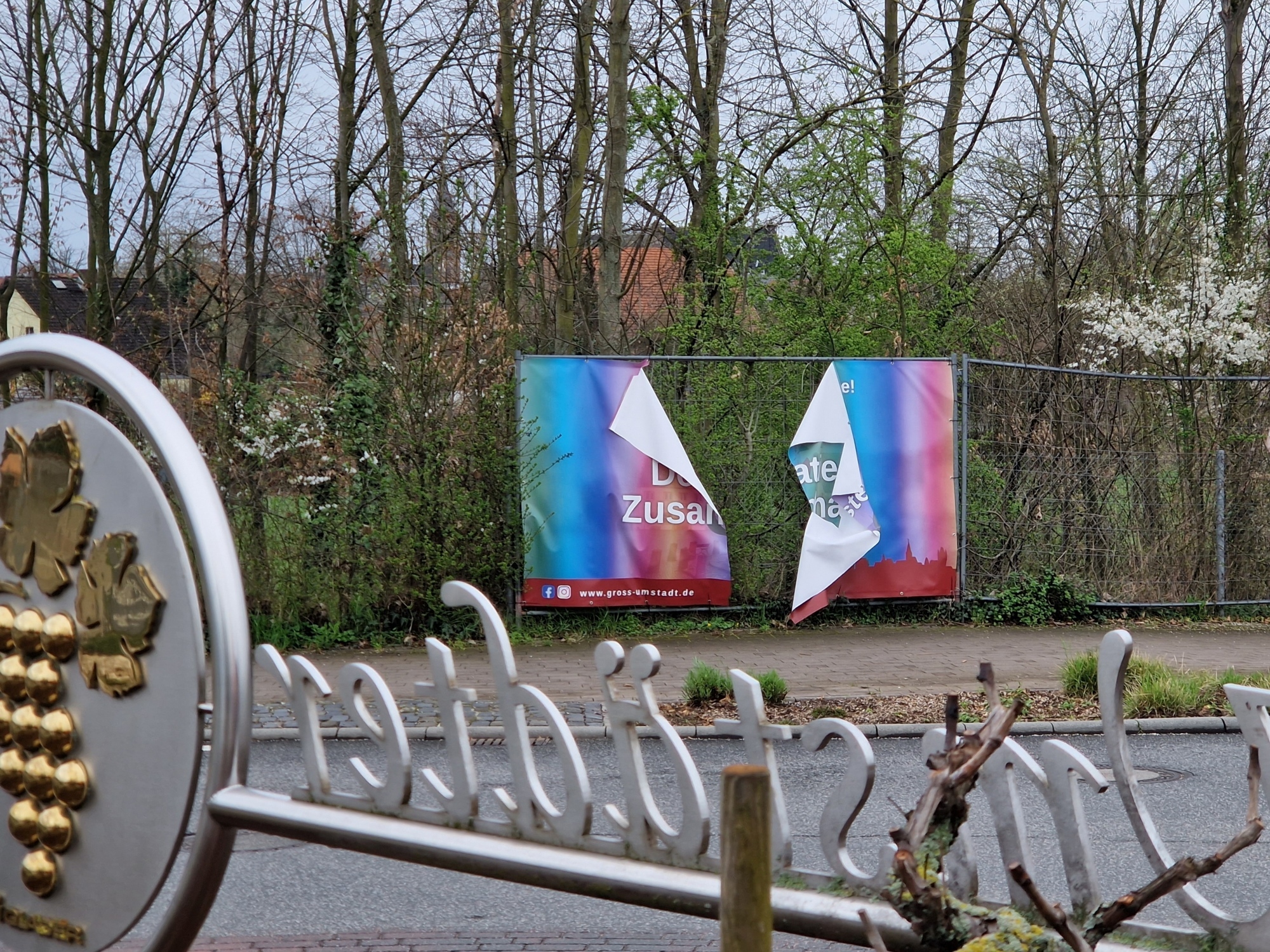 Banner für Demokratie und Zusammenhalt