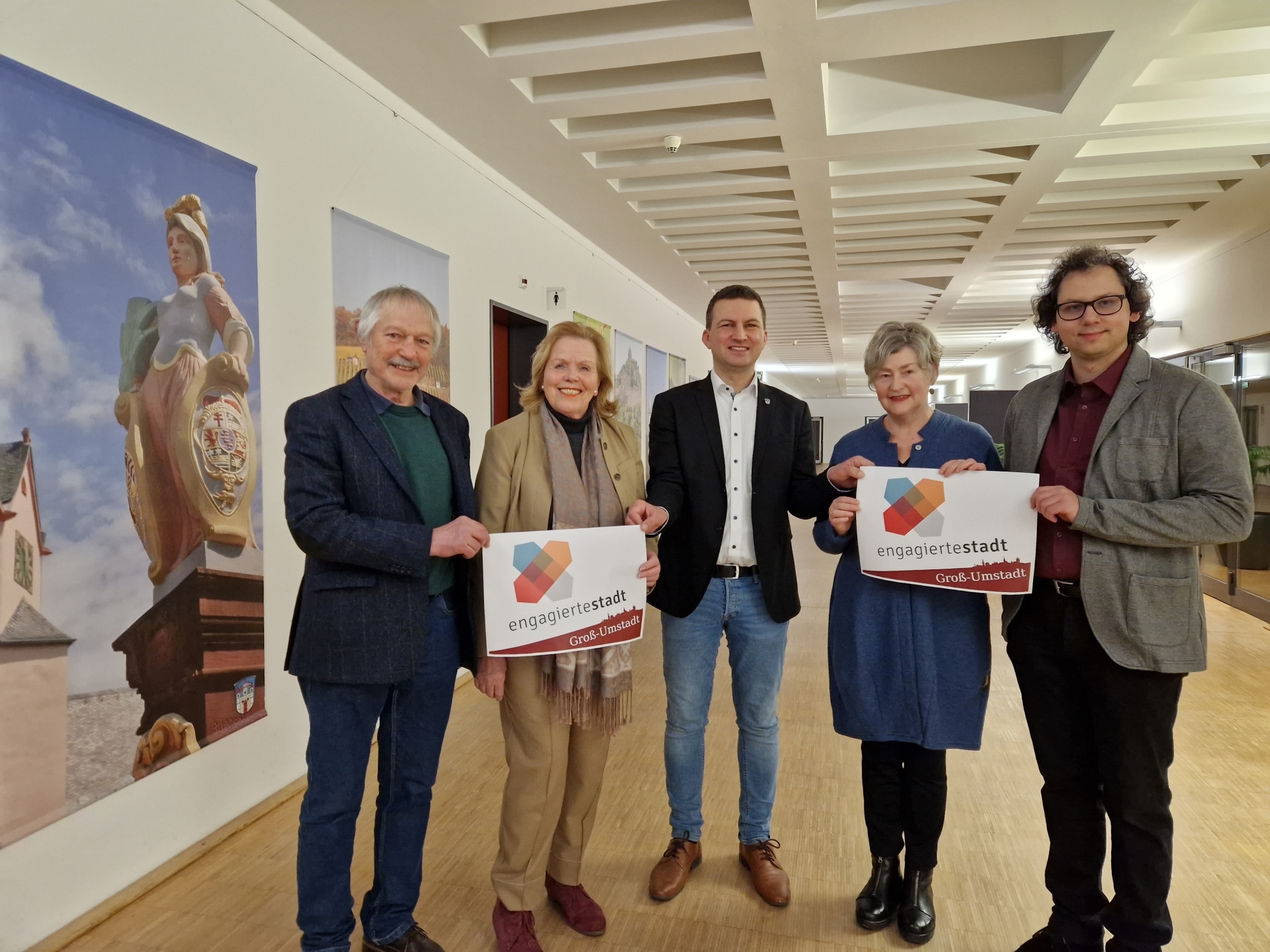 von links nach rechts: Dr. Klaus Dummel, Dr. Margarete Sauer, Bürgermeister René Kirch, Rosemarie Mahlstedt und Sven Müller von den Bücherraben