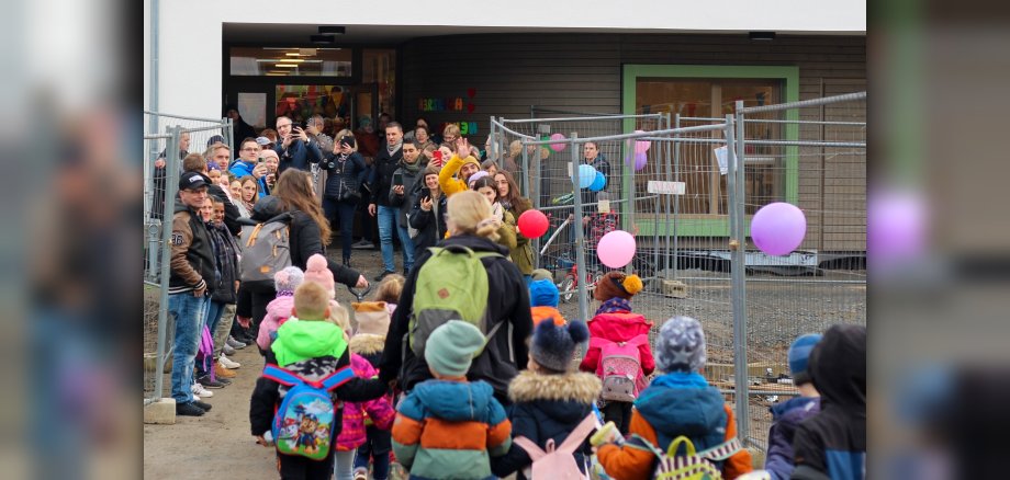 Einzug der Kinder in die neugebaute Kita Wiebelsbach