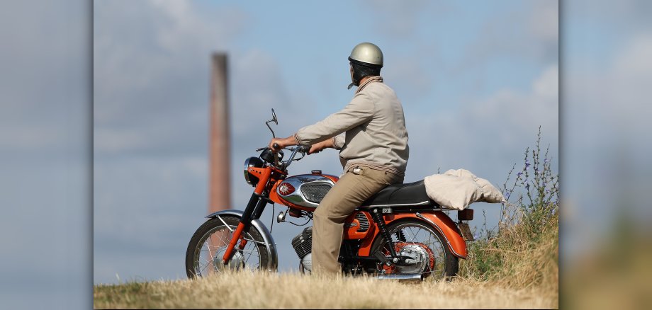 Portugiese mit Moped auf dem Weg  nach Umstadt