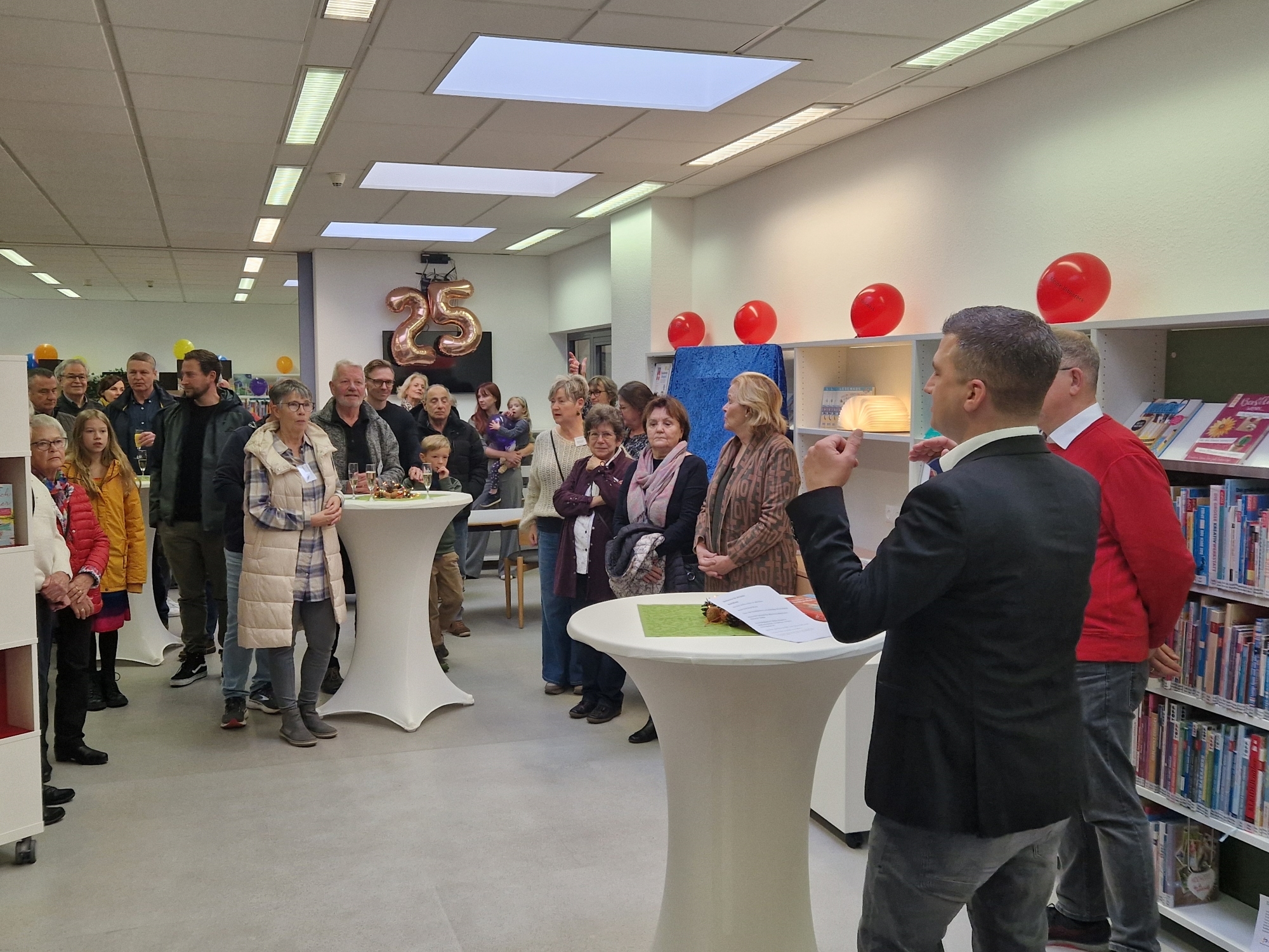 Viele Besucher beim Jubiläum der UmStadtBücherei