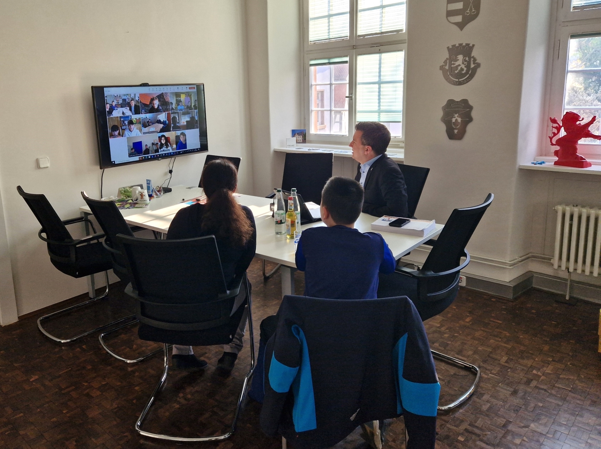 Online-Besprechung im Rathaus