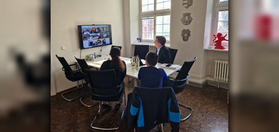 Online-Besprechung im Rathaus