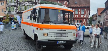 Blaulichtfahrzeug Mercedes Rettungswagen Schnelleinsatzgruppe