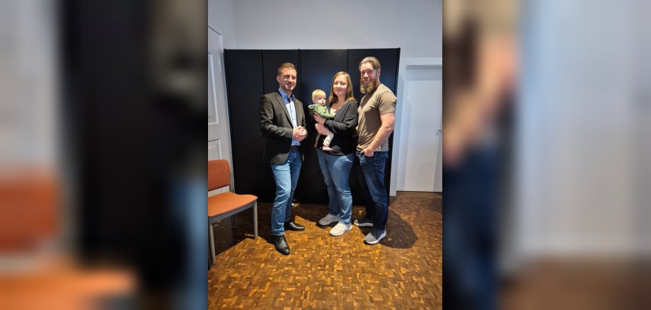 Bürgermeister Kirch mit Familie Haas