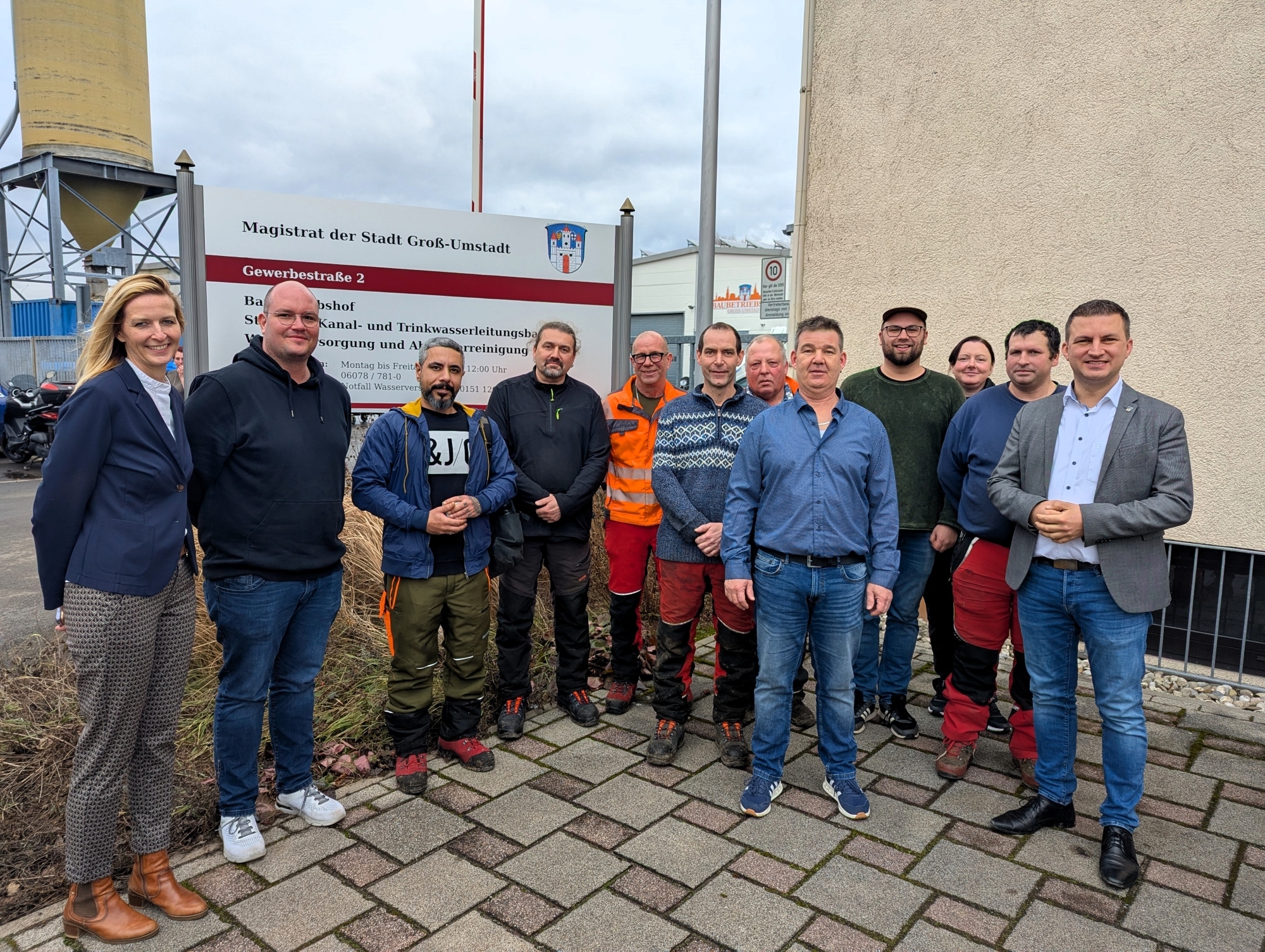 Verwaltungsleitung, Kollegen und Personalrat feiern mit Kurt Ruppert sein Jubilläum