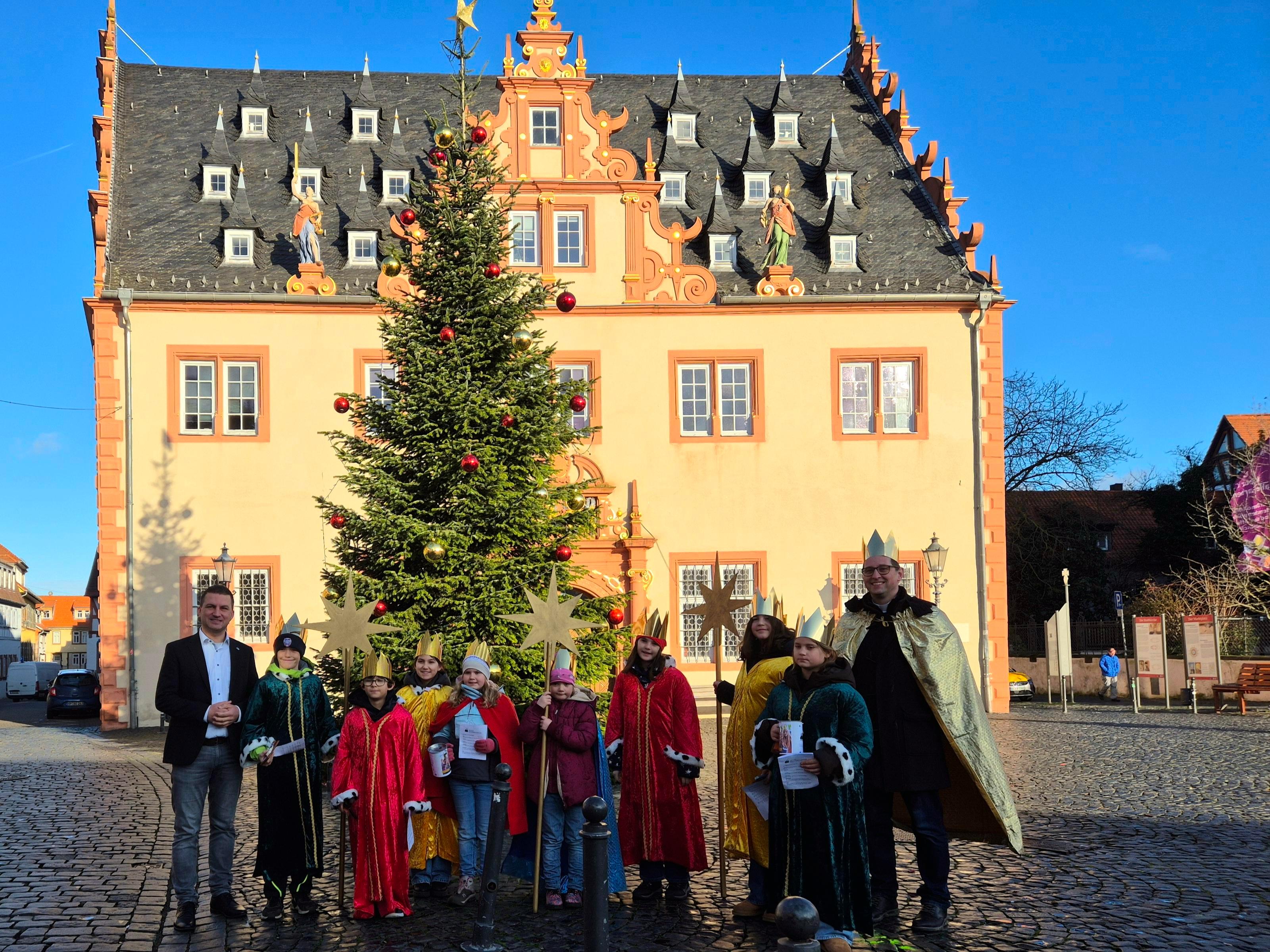Sternsinger vor Rathaus