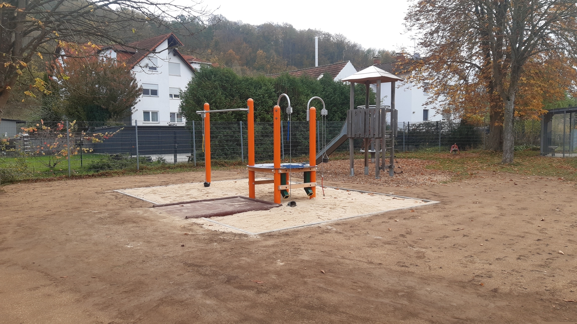 Neues Sandspielgerät auf dem Spielplatz