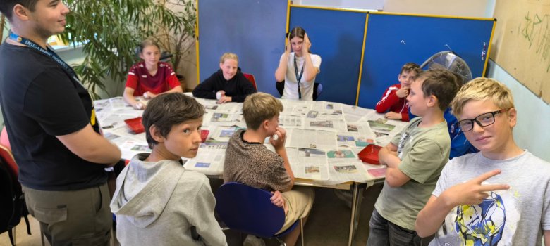 Foto: Kinder bei Experimentierlabor
