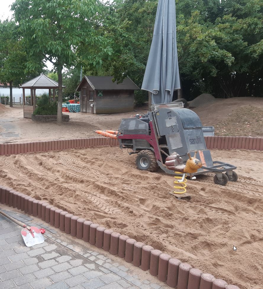 Foto: Bagger bei Sandreinigung