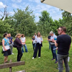 Bewertungskommission an Streuobstwiese