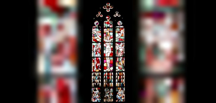 Kirchenfenster Jesus am Kreuz