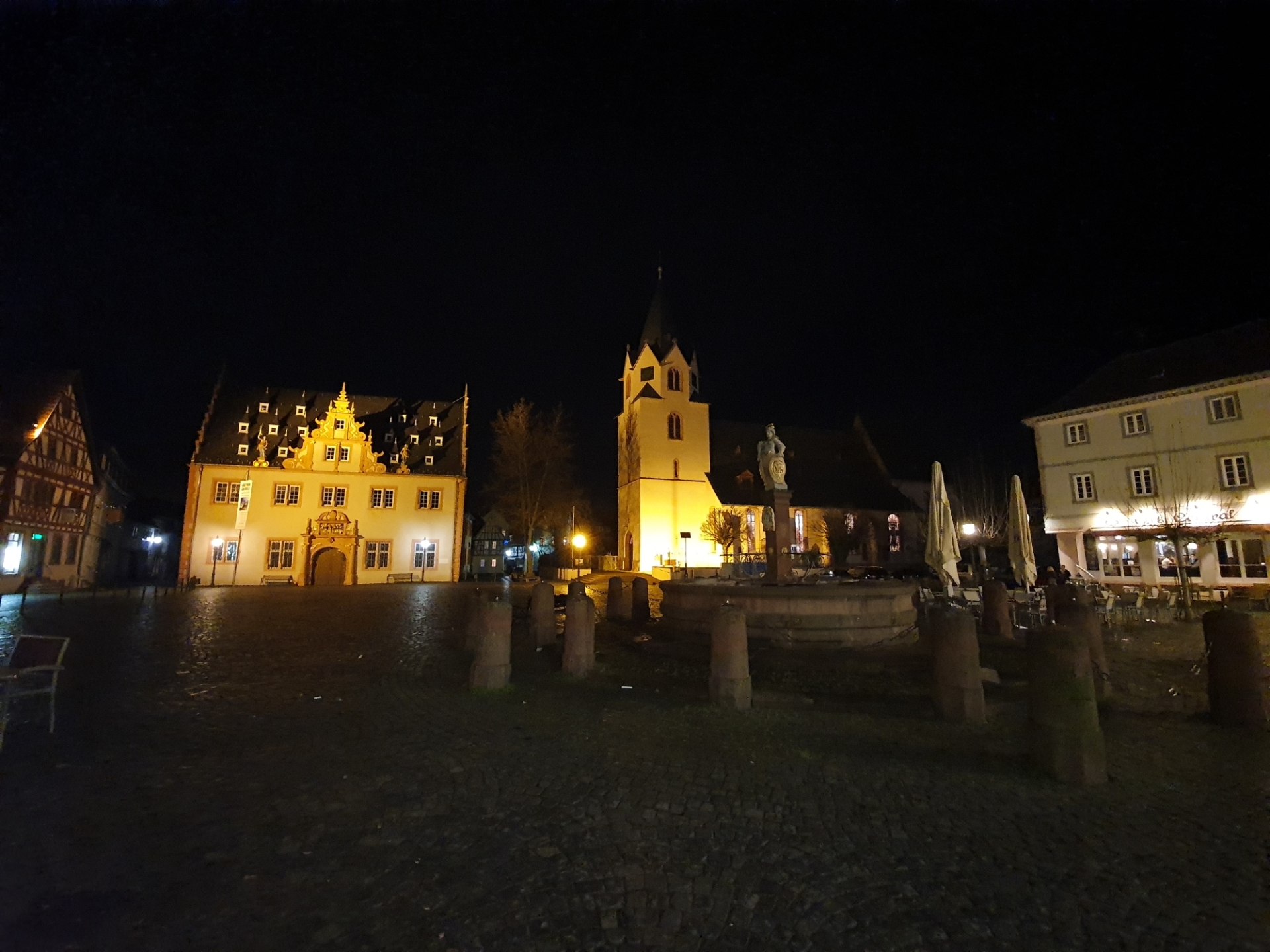 Marktplatz bei Nacht