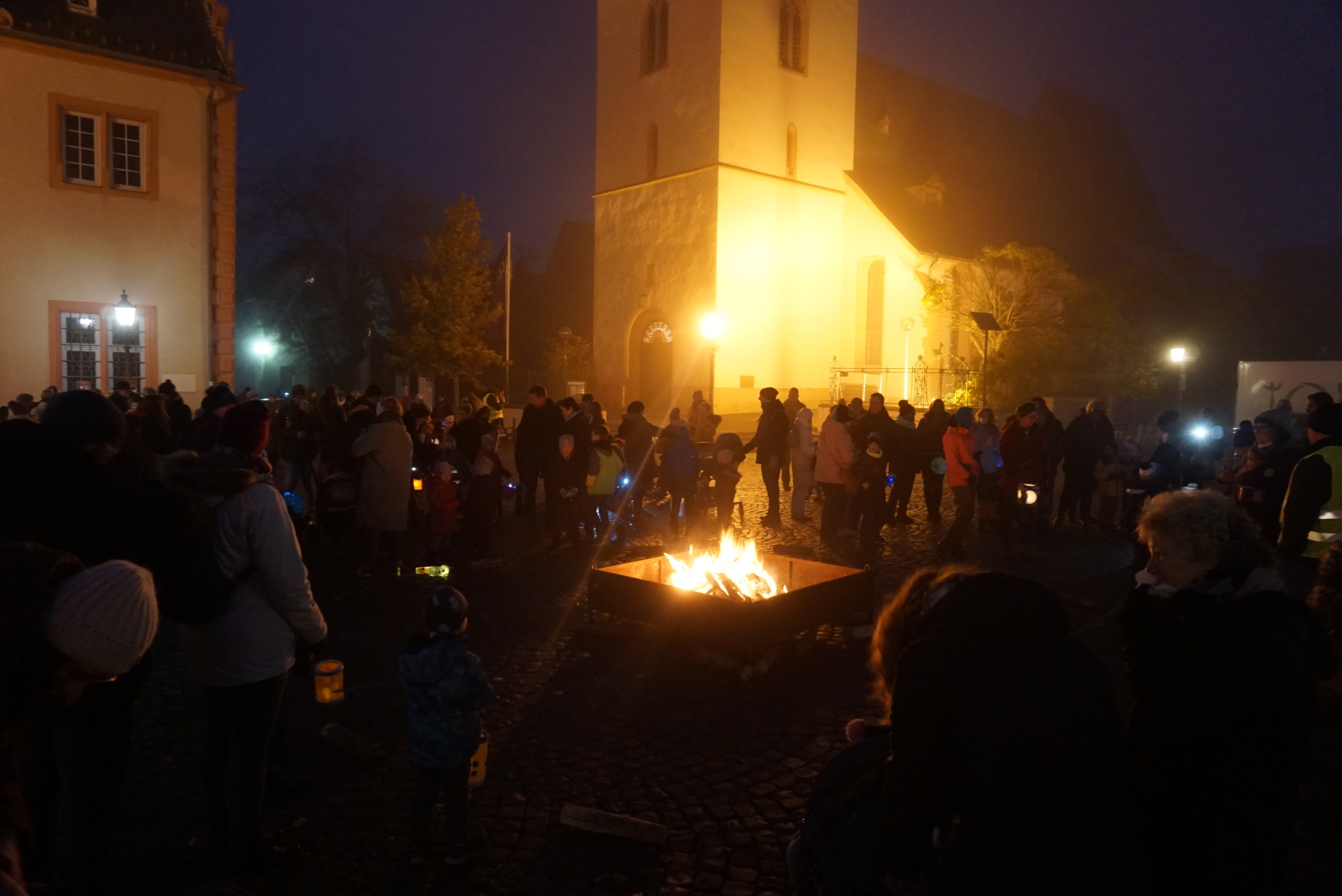 St. Martins Feuer auf dem Marktplatz