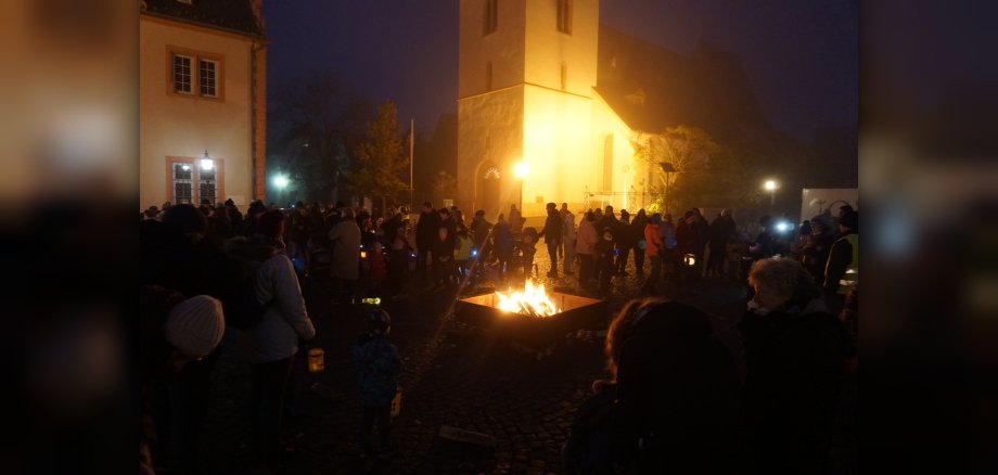 St. Martins Feuer auf dem Marktplatz
