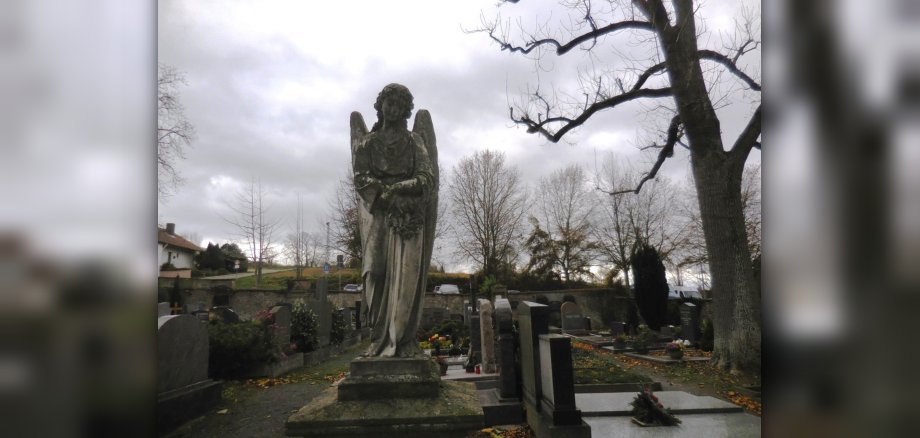 Engel auf Friedhof