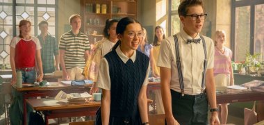 Szene aus Schule der magischen Tierwesen: Schüler stehen in Klassenzimmer