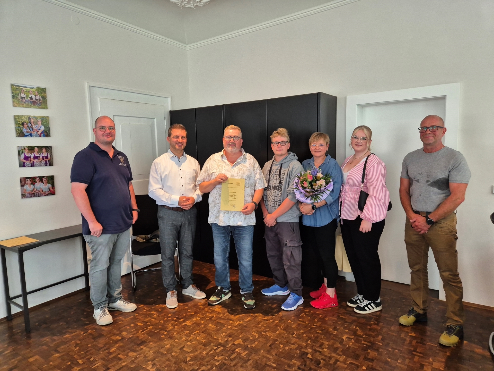 Jubilar Friedrich Rat, seine Familie und Gratulanten