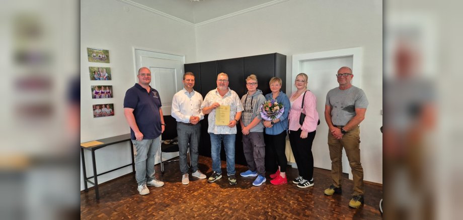 Jubilar Friedrich Rat, seine Familie und Gratulanten