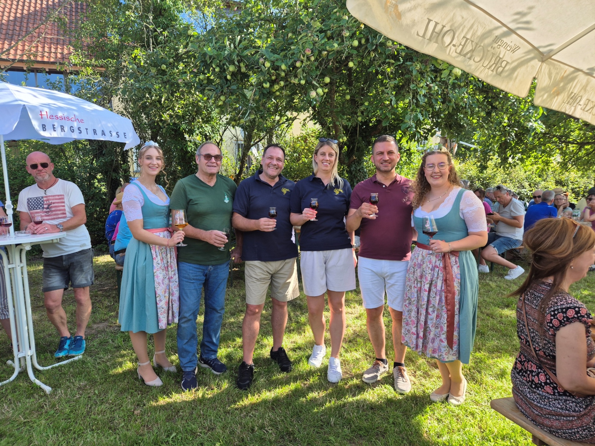 Bürgermeister René Kirch, Weinhoheiten und Winzer der Weingüter Brücke-Ohl sowie Emmerich