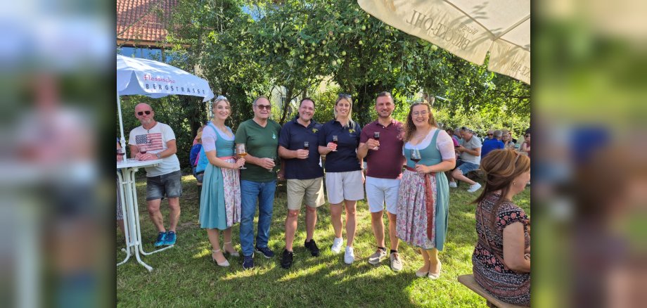 Bürgermeister René Kirch, Weinhoheiten und Winzer der Weingüter Brücke-Ohl sowie Emmerich