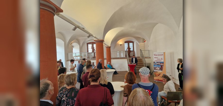 Auftakt in der Säulenhalle des Rathauses