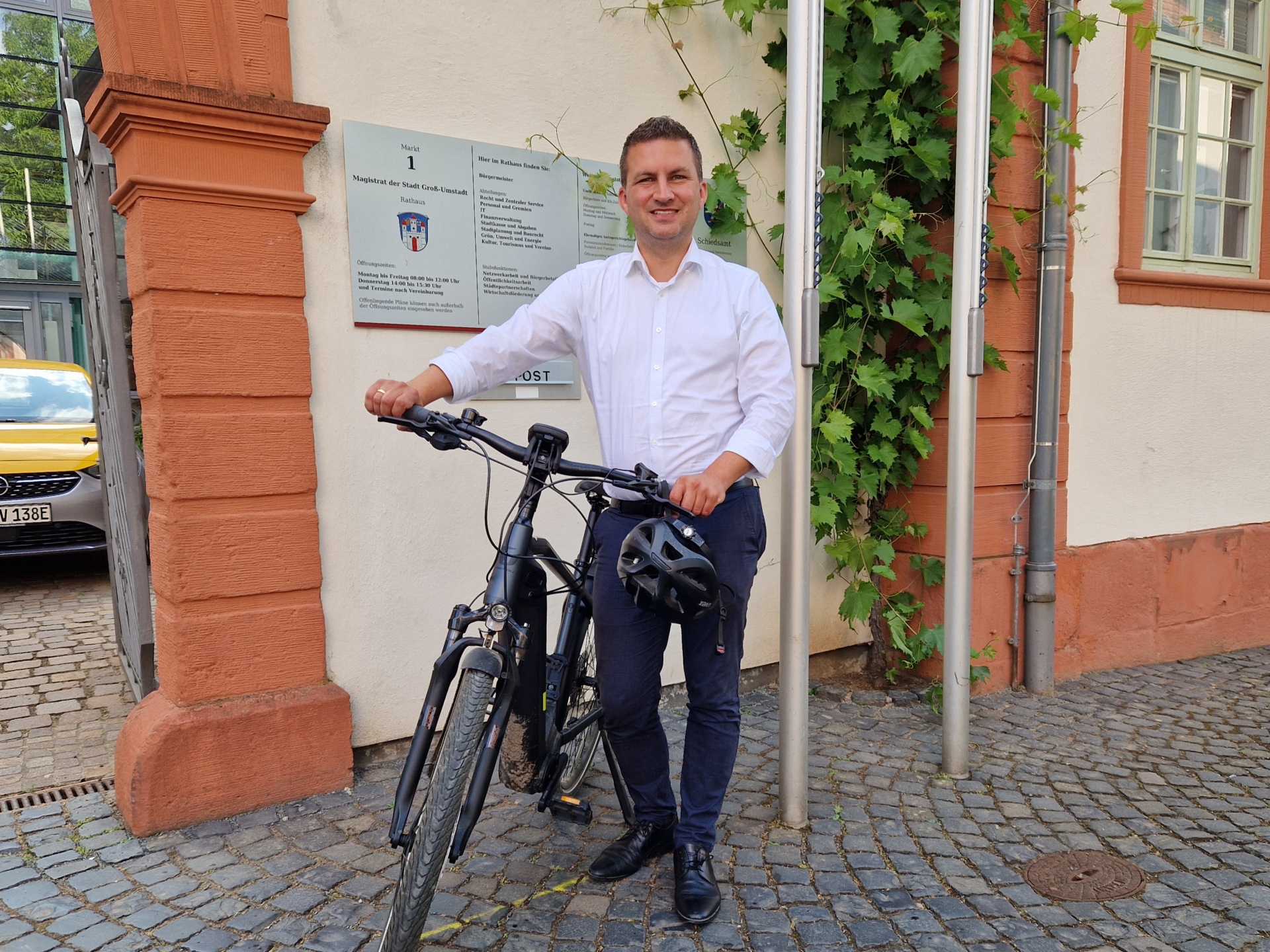Bürgermeister René Kirch mit Fahrrad