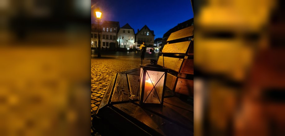 Foto: Nachtwächterlaterne auf Bank