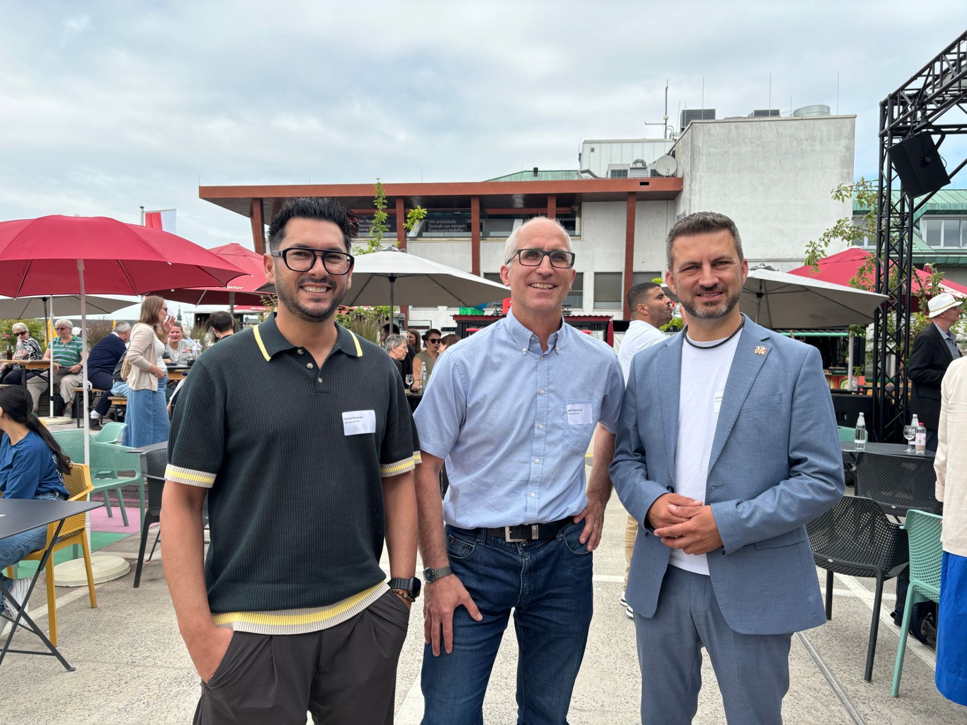 v. l. n. r. Daniel Machado Ferreira, Björn Bundschuh, Bürgermeister René Kirch