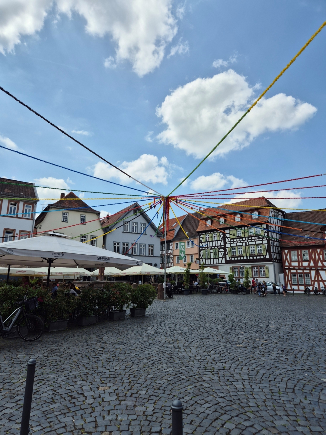 Johannisfestgirlanden am Marktplatz