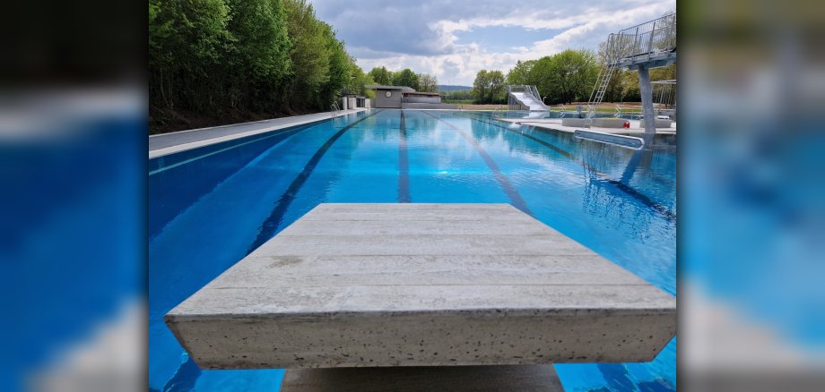 Blick vom Startblock auf das Wasser