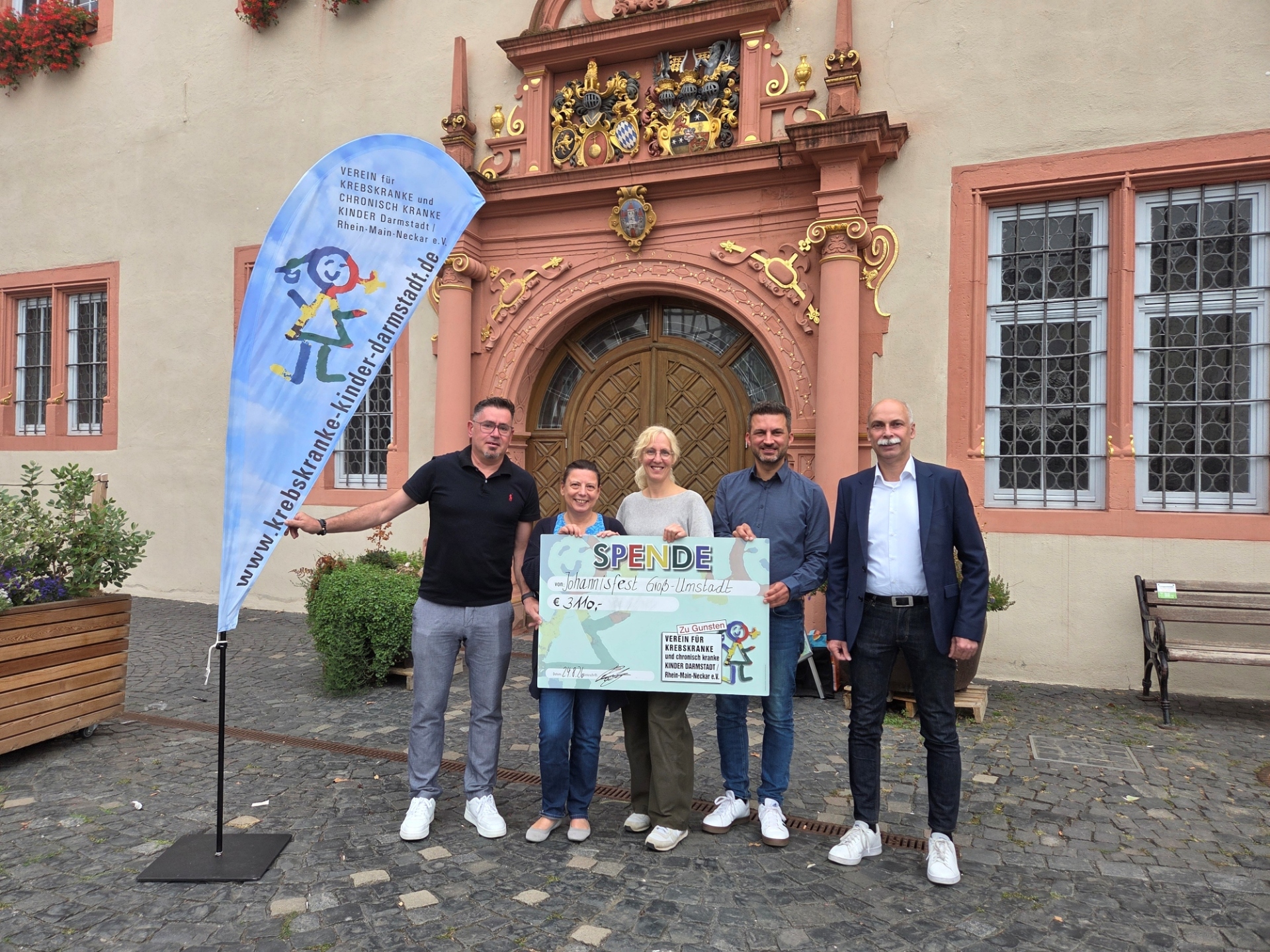 Übergabe des Spendenschecks